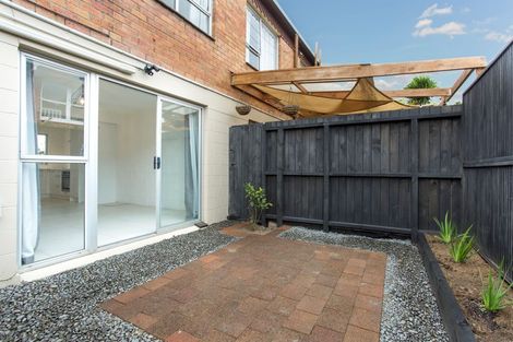 Photo of property in 6/5 Glen Road, Browns Bay, Auckland, 0630