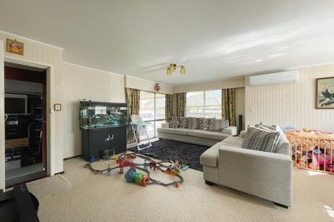 Photo of property in 21 Faith Bullock Place, New Lynn, Auckland, 0600