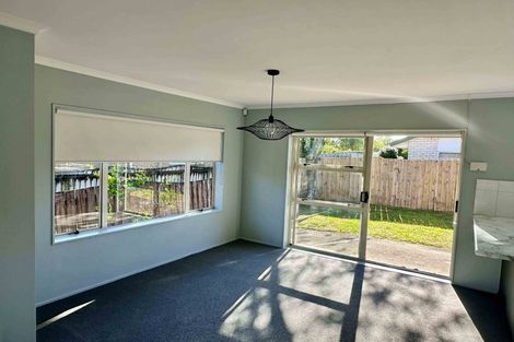 Photo of property in 2/327 Botany Road, Golflands, Auckland, 2013