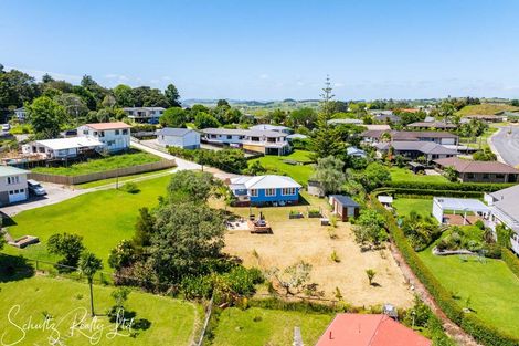 Photo of property in 19 Whaka Street, Maungaturoto, 0520