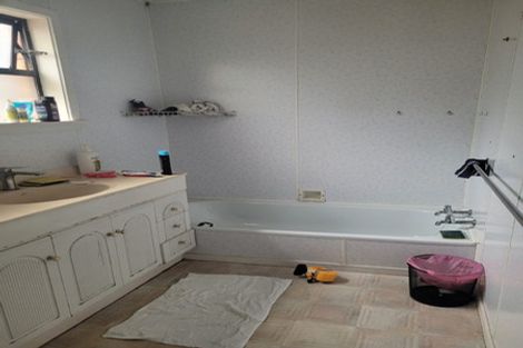 Photo of property in 48 Taikata Road, Te Atatu Peninsula, Auckland, 0610