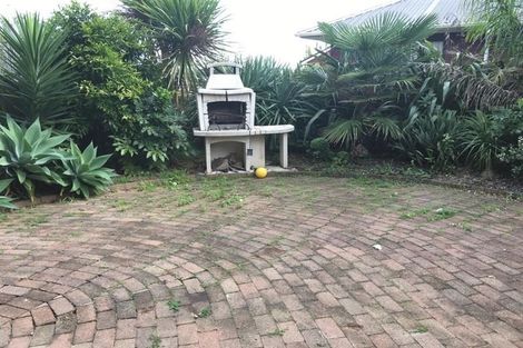 Photo of property in 2/2 Sunnynook Road, Sunnynook, Auckland, 0620