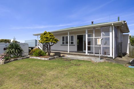Photo of property in 3 Robert Street, Raglan, 3225