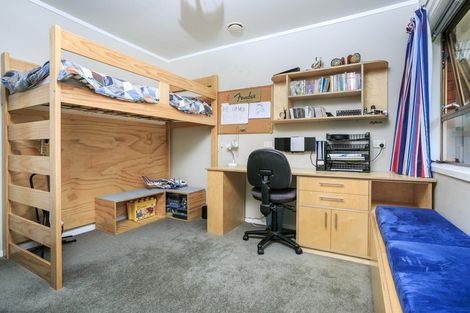Photo of property in 4 King Richard Place, Browns Bay, Auckland, 0630
