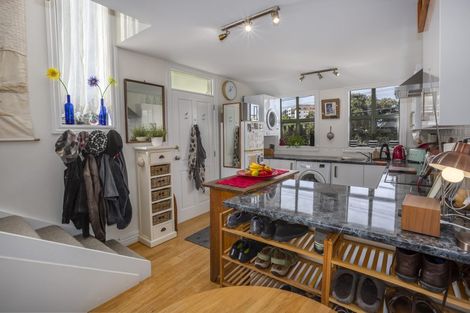 Photo of property in 2/168 Tinakori Road, Thorndon, Wellington, 6011