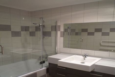 Photo of property in 71 Kemp Road, Massey, Auckland, 0614