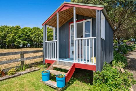 Photo of property in 154 Te Kanae Road, South Head, Helensville, 0874