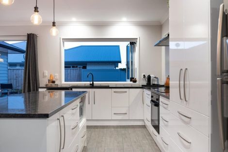 Photo of property in 4 Cassinia Close, Papamoa Beach, Papamoa, 3118