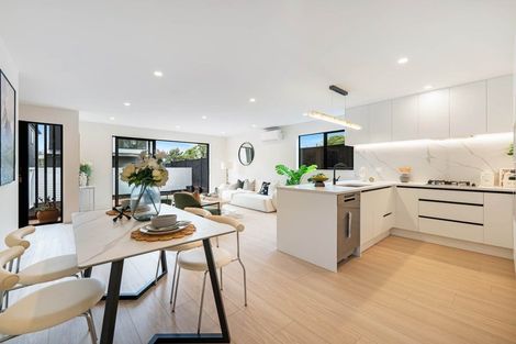 Photo of property in 31d Kurnell Drive, Botany Downs, Auckland, 2010