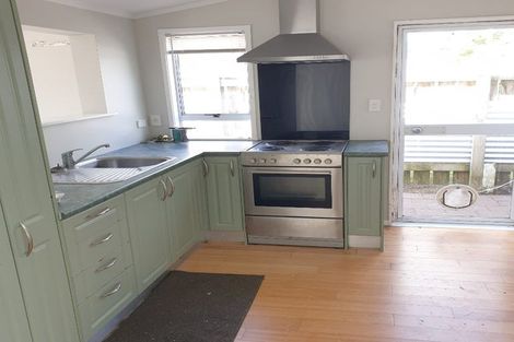 Photo of property in 5 Arahanga Grove, Maupuia, Wellington, 6022