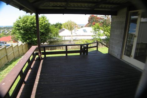 Photo of property in 1/135 Glenfield Road, Hillcrest, Auckland, 0626