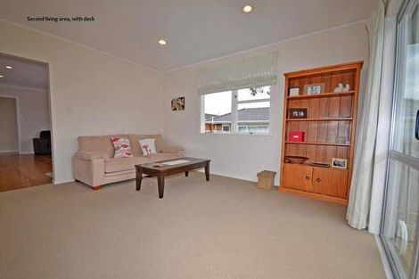 Photo of property in 9 Rowan Terrace, Te Atatu South, Auckland, 0610