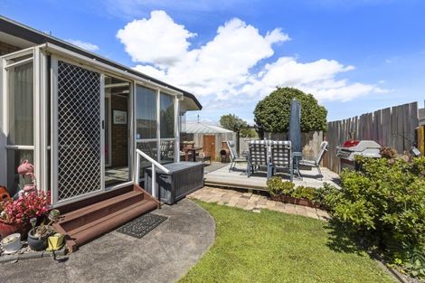 Photo of property in 27 Brookesmith Drive, Waiuku, 2123