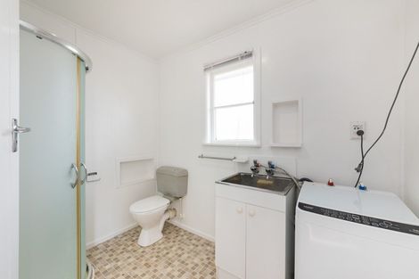 Photo of property in 17 Botanical Road, Takaro, Palmerston North, 4412