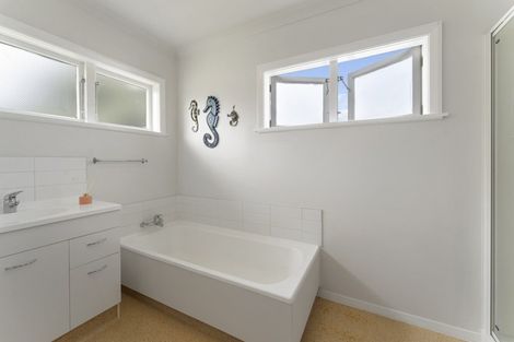 Photo of property in 28 Freemans Road, Otaki, 5512