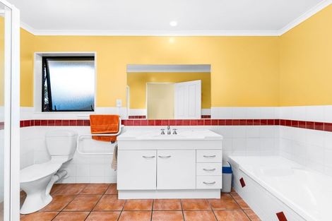 Photo of property in 8 Thornaby Close, Burnside, Christchurch, 8053