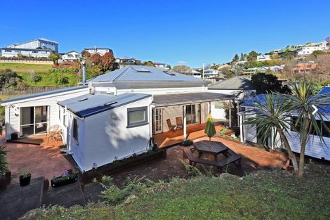 Photo of property in 10 Coote Road, Bluff Hill, Napier, 4110