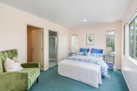 Photo of property in 35 Trotting Terrace, Fairview Heights, Auckland, 0632