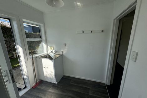 Photo of property in 1 Nikau Road, Waikanae, 5036