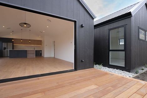 Photo of property in 19 Shelduck Road, Jacks Point, 9371