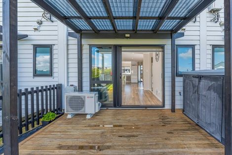 Photo of property in 4 Lumbarda Drive, Kumeu, 0810