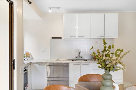 Photo of property in 2/20 Glenwood Avenue, Birkenhead, Auckland, 0626