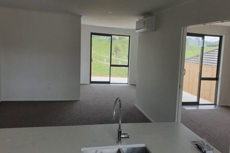 Photo of property in 10 James Elliot Way, Pokeno, 2402