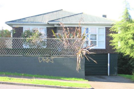 Photo of property in 2 Churchill Avenue, Manurewa, Auckland, 2102