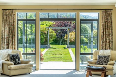 Photo of property in 30 Emerald Hill Drive, Birchville, Upper Hutt, 5018