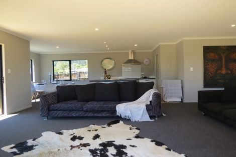 Photo of property in 19 Victoria Street, Coromandel, 3506