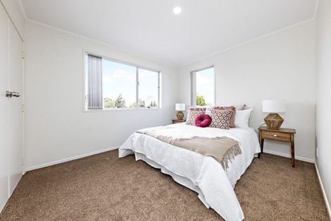 Photo of property in 15 Becker Drive, Weymouth, Auckland, 2103