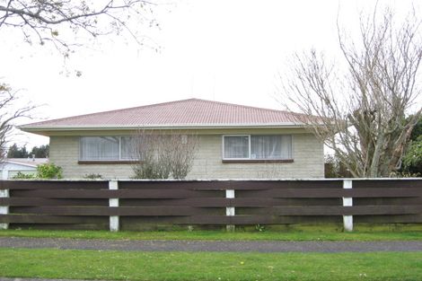 Photo of property in 10 Kowhai Street, Inglewood, 4330