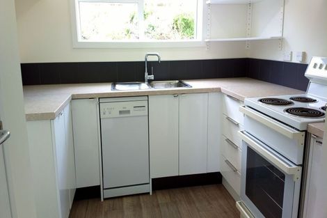 Photo of property in 1/43 Edgecombe Street, Newlands, Wellington, 6037