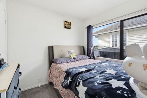 Photo of property in 2/31 Solveig Place, Randwick Park, Auckland, 2105