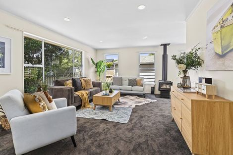 Photo of property in 1 Mervyn Place, Plimmerton, Porirua, 5026