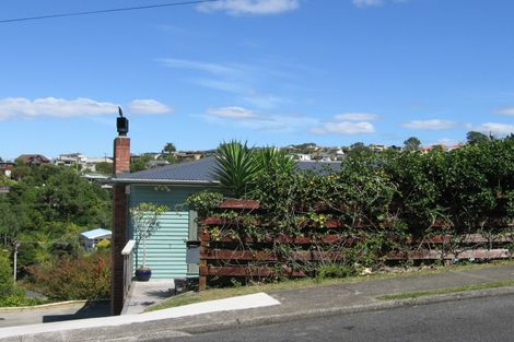 Photo of property in 14 Peter Terrace, Castor Bay, Auckland, 0620