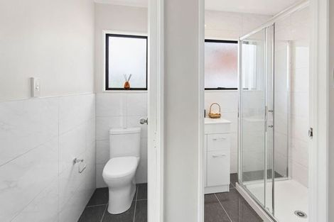 Photo of property in 2/58 Clevedon Road, Papakura, 2110