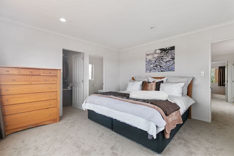 Photo of property in 54 Black Teal Close, Unsworth Heights, Auckland, 0632