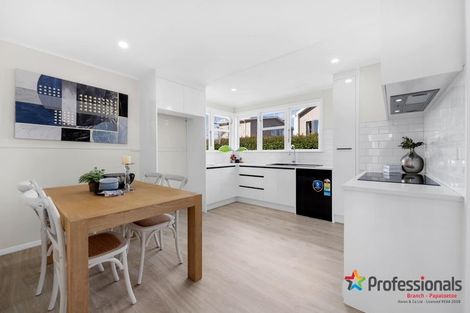 Photo of property in 5 Farnborough Crescent, Mangere, Auckland, 2022