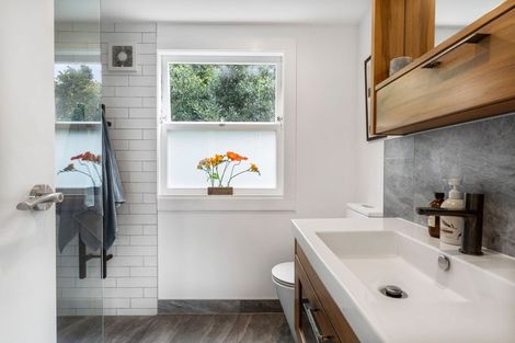 Photo of property in 2/36 Beulah Avenue, Rothesay Bay, Auckland, 0630