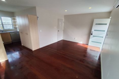 Photo of property in 8 Durham Street, Te Atatu Peninsula, Auckland, 0610