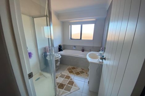 Photo of property in 48 Senator Drive, Manurewa, Auckland, 2105