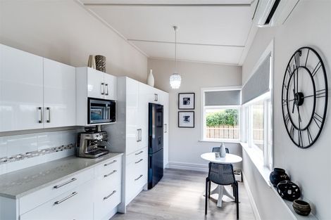 Photo of property in 30 Colenso Avenue, Hospital Hill, Napier, 4110