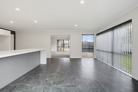 Photo of property in 72 Geneva Terrace, Kelvin Grove, Palmerston North, 4414