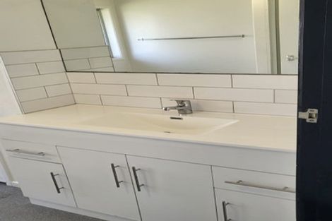 Photo of property in 3 Woodhouse Place, West Harbour, Auckland, 0618