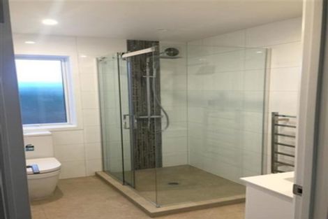 Photo of property in 3a Stitchbird Close, Murrays Bay, Auckland, 0630