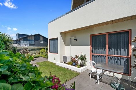 Photo of property in 2/5 Richmond Street, Fitzroy, New Plymouth, 4312