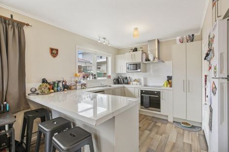 Photo of property in 1/4 Royal Arch Place, Rosehill, Papakura, 2113