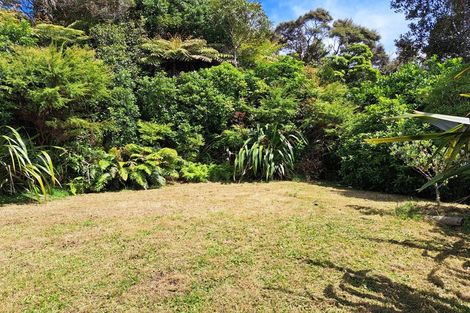 Photo of property in 27 Cascade Avenue, Waiatarua, Auckland, 0604