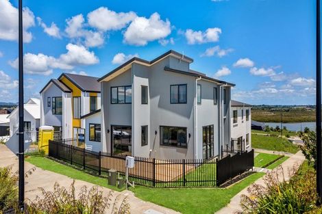 Photo of property in 14 Parkmore Drive, Rosehill, Papakura, 2113